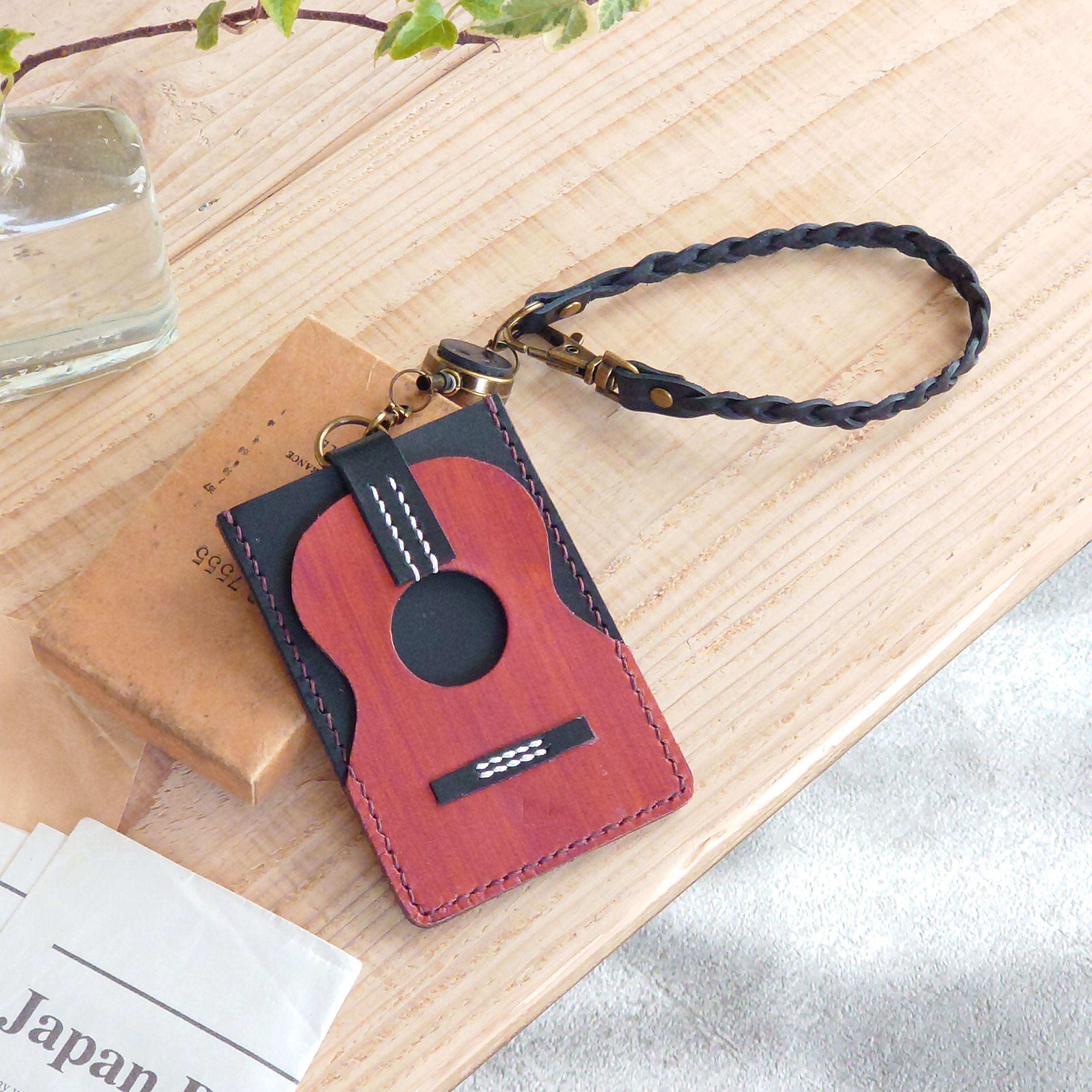 【名入れ】【ギター・ウクレレパスケース【カード2枚収納】リール＆ロープ付 ※袋ラッピング無料