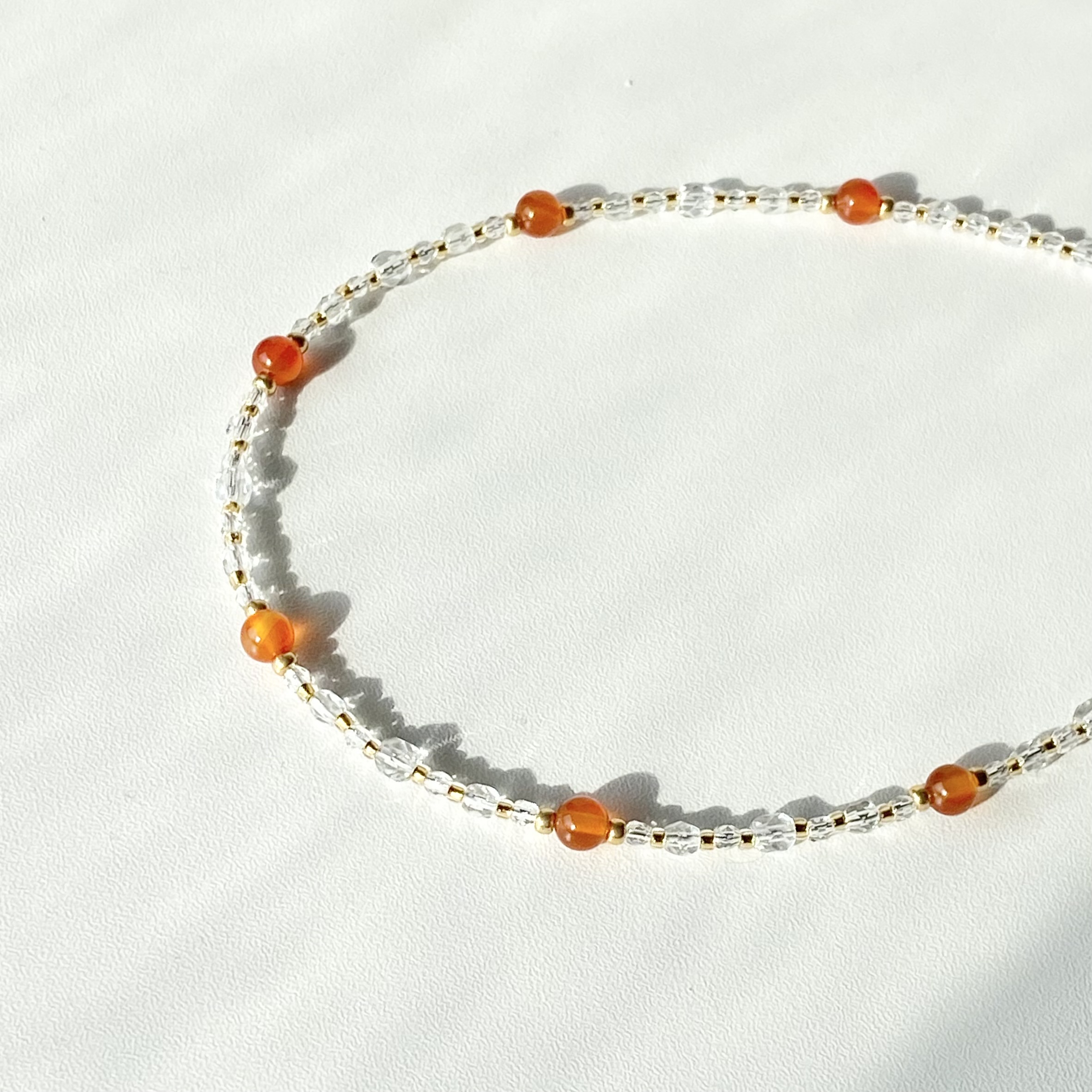 オレンジカーネリアンとチェコガラスビーズのショートネックレス