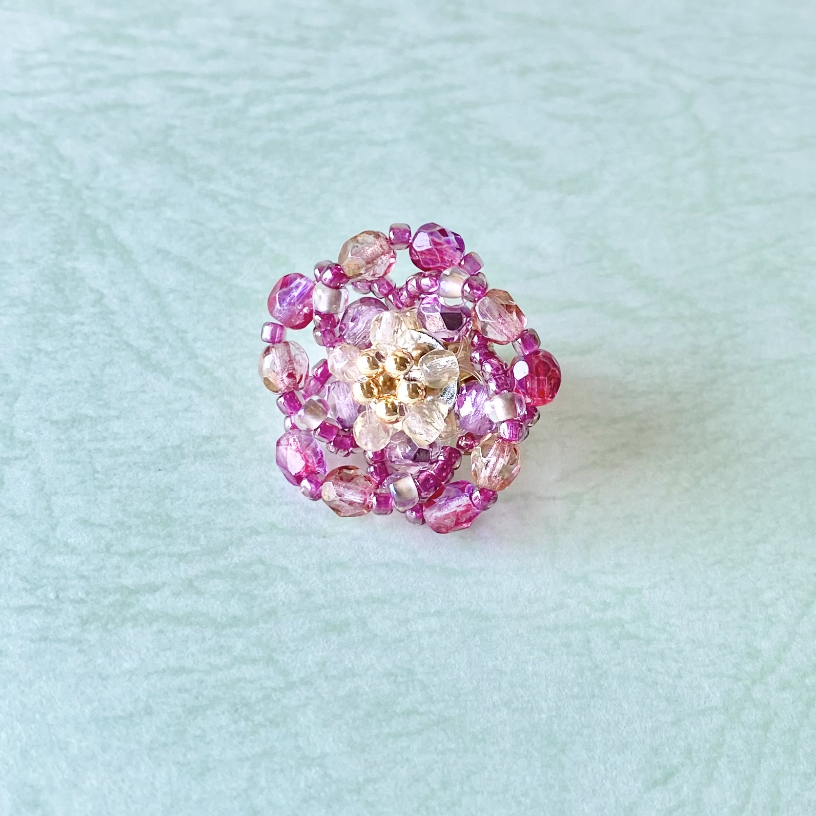 小さないちりん　桜のビーズブローチ　- 絢爛 -