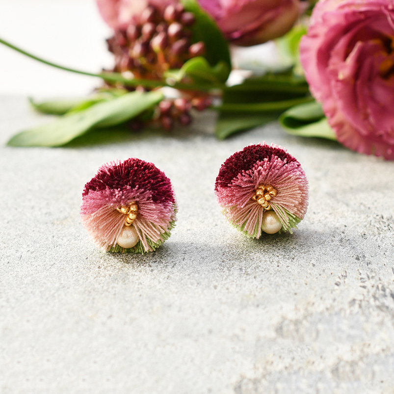 ふゆ　ポンポンタッセルピアス・イヤリング/ピンク