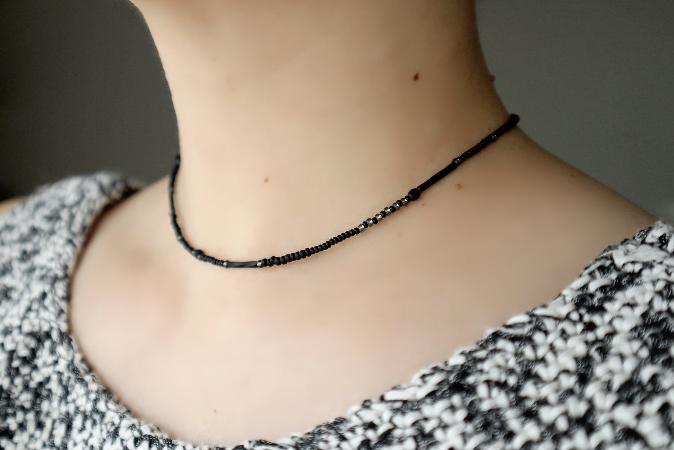 大人のビーズネックレス　mono. black  チョーカー/ショートネックレス