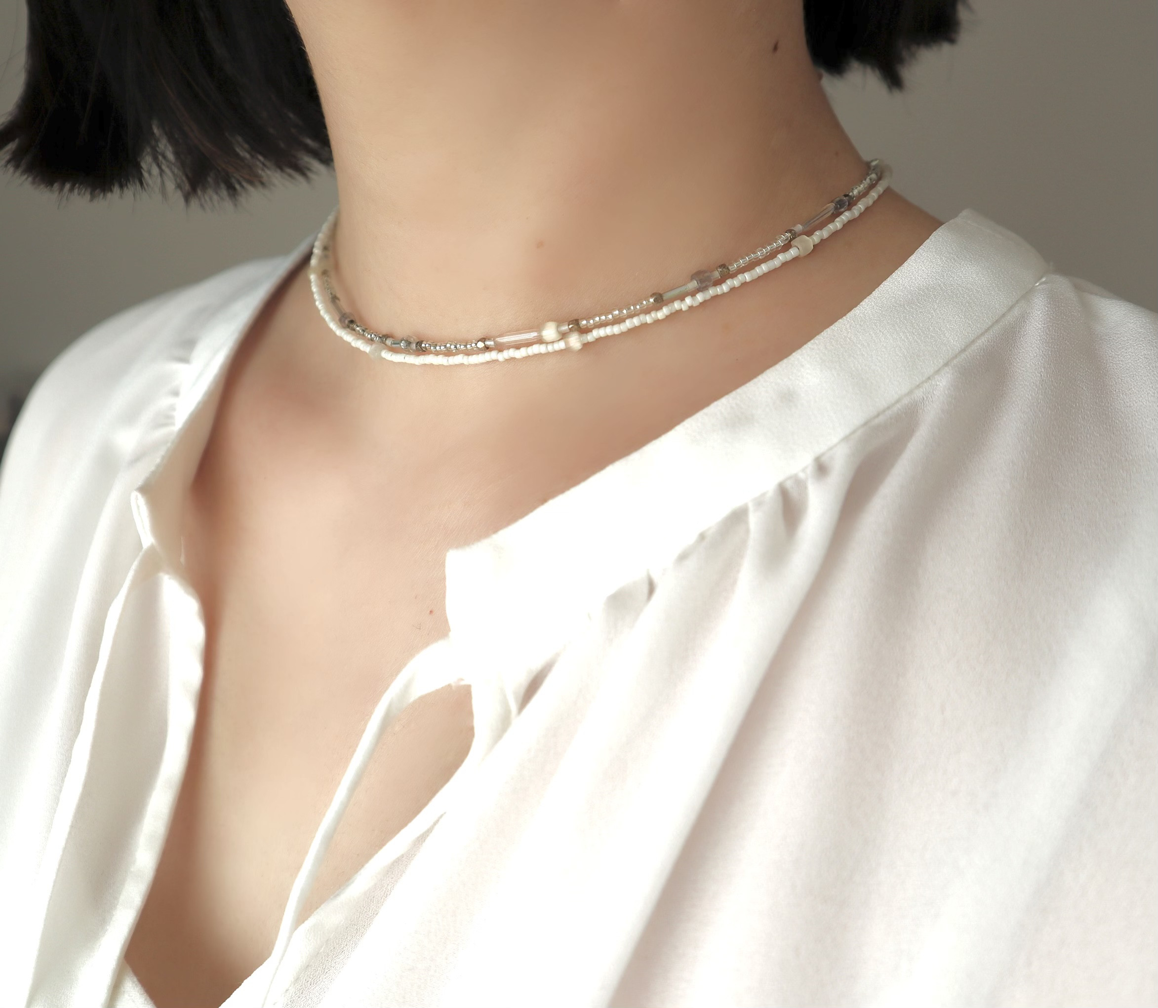 Serina（セリナ）フランスアンティークビーズとシードビーズのネックレス(2本SET)white&clear