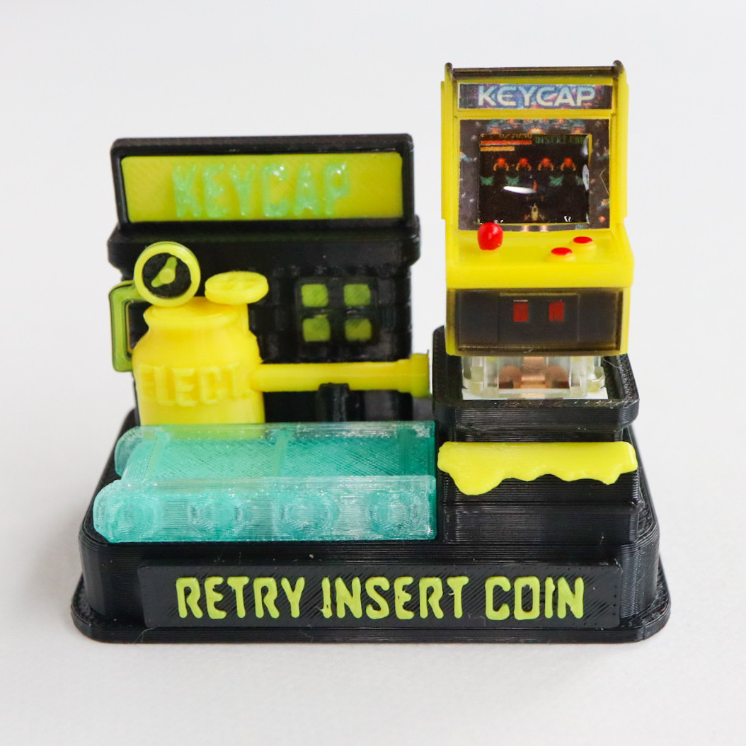 画面が光る！机上の小さなアーケードゲーム機のキーキャップ